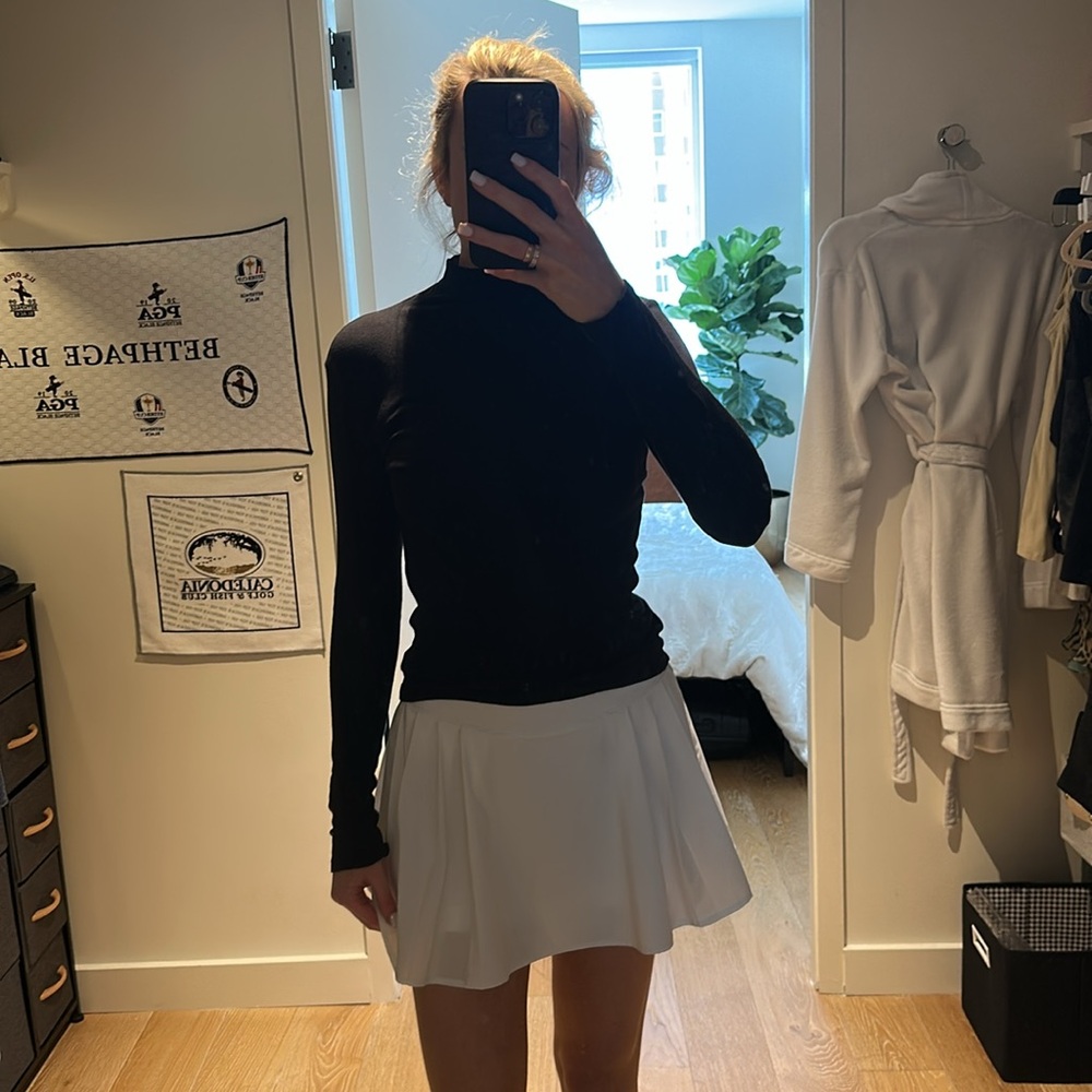 Vince Black TurtleNeck Black Longsleeve - Picture 4 of 5